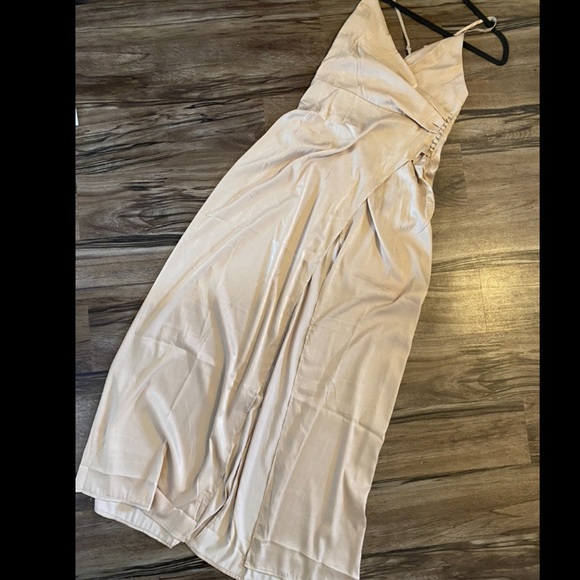 Beautiful long beige/golden dress - Picture 1 of 5
